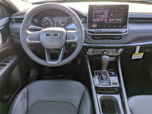 New 2026 Jeep Compass Latitude image 24