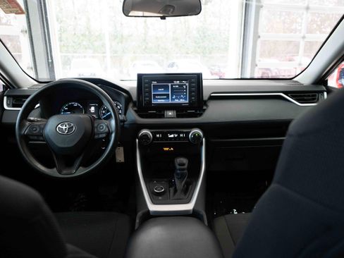 Used 2021 Toyota RAV4 LE image 20
