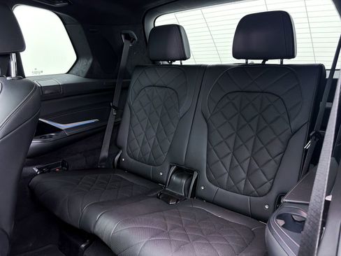 Used 2024 BMW X7 xDrive40i w/ M Sport Package image 40