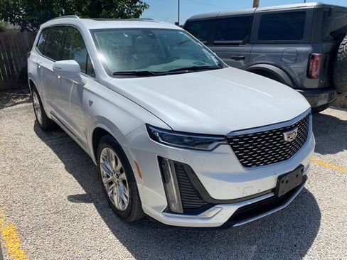 Used 2020 Cadillac XT6 Premium Luxury FWD image 2