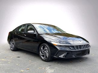 Used 2025 Hyundai Elantra Sport video 2