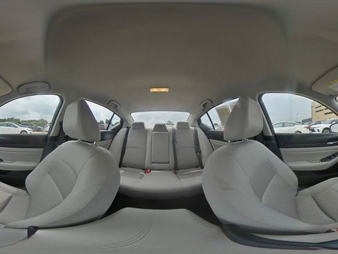 Used 2025 Nissan Altima 2.5 SV FWD image 42