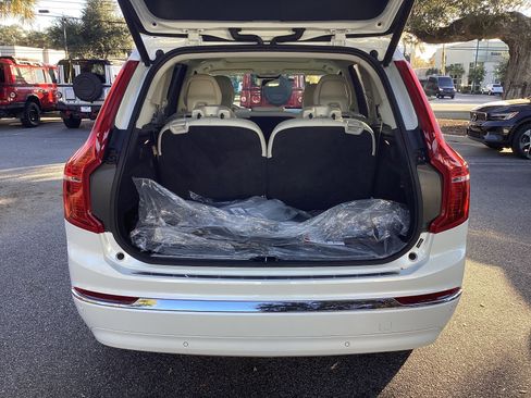 Certified 2025 Volvo XC90 T8 Plus w/ Protection Package Premier image 34