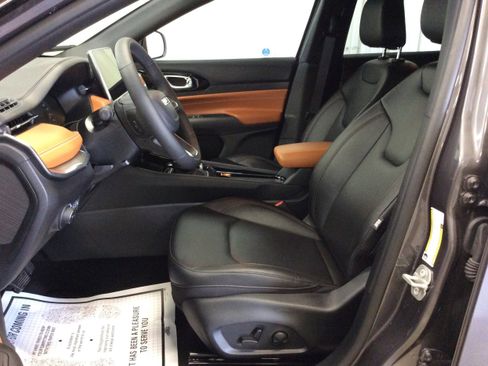 Used 2024 Jeep Compass Limited image 14