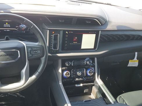 Used 2024 GMC Yukon Denali w/ Advanced Technology Package image 23