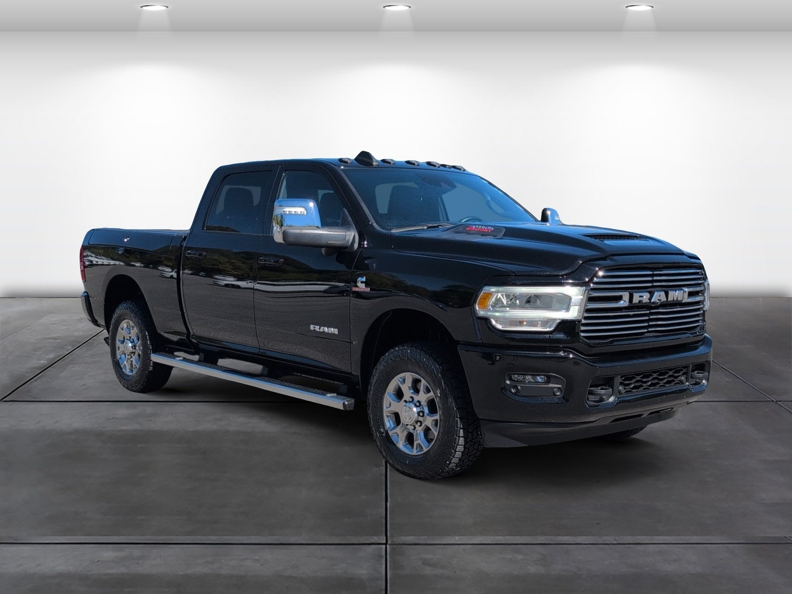 Used 2023 RAM 3500 Laramie AWD/4WD image 2