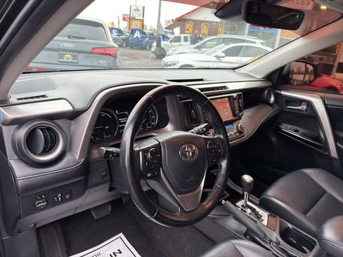 Used 2017 Toyota RAV4 Limited image 9