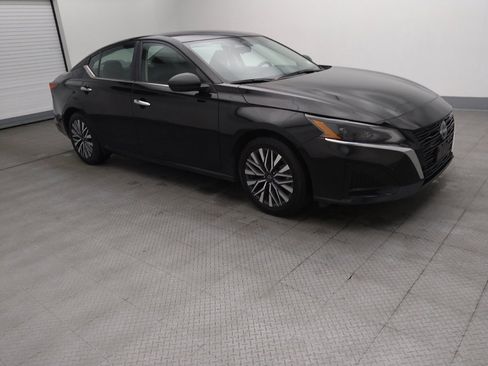 Used 2024 Nissan Altima 2.5 SV image 11