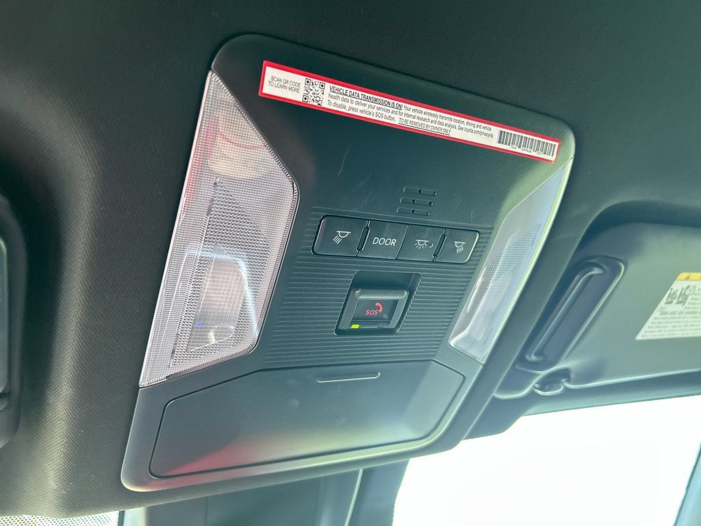 Used 2025 Toyota RAV4 SE AWD/4WD image 28