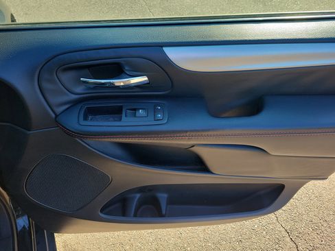 Used 2017 Dodge Grand Caravan GT image 10