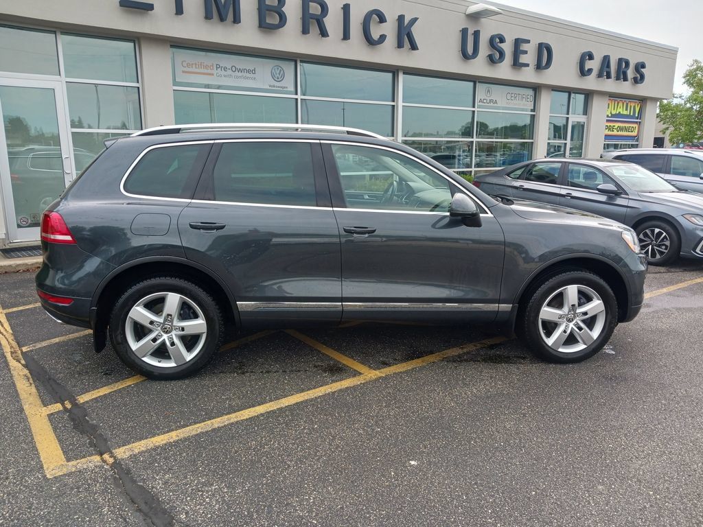 Used 2014 Volkswagen Touareg Sport AWD/4WD image 3