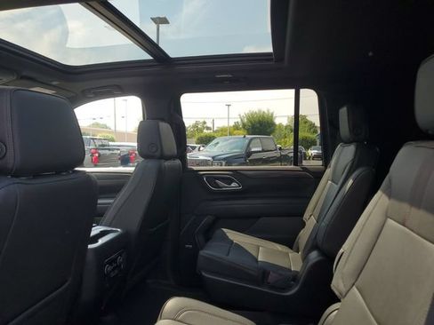 Certified 2022 Chevrolet Suburban RST w/ Luxury Package AWD/4WD image 9