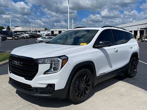 Used 2023 GMC Terrain SLT w/ Elevation Edition FWD image 3