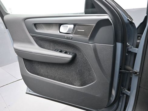 Used 2023 Volvo C40 P8 Recharge Ultimate image 12