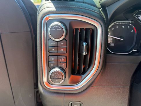 Used 2021 GMC Sierra 1500 SLT w/ X31 Off-Road Package AWD/4WD image 16
