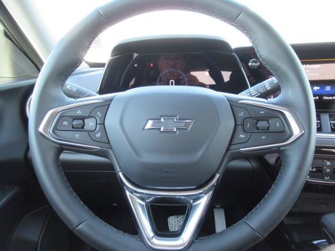 Used 2025 Chevrolet Trax ACTIV w/ Sunroof Package FWD image 23