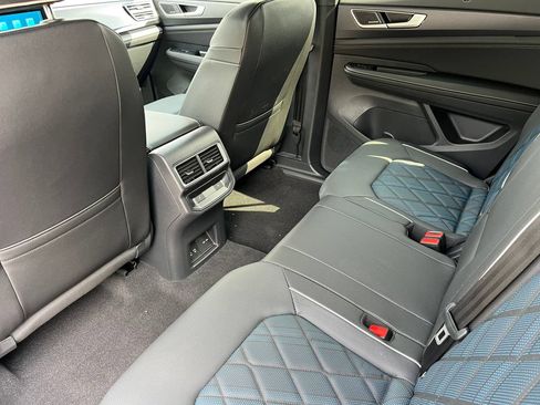 Used 2026 Volkswagen Atlas Cross Sport SEL Premium R-Line w/ MDO Package AWD/4WD image 36