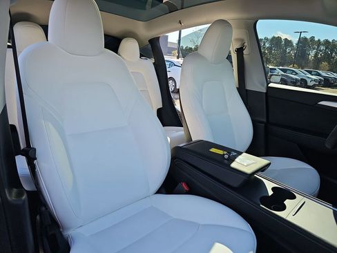 Used 2024 Tesla Model Y Long Range image 13