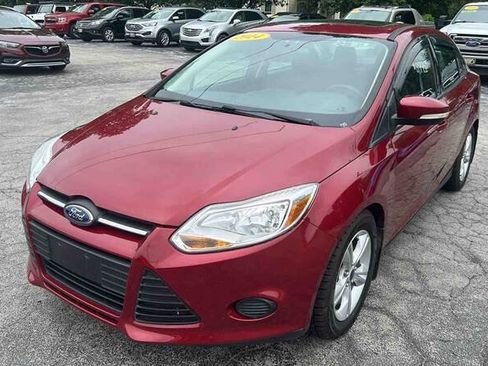 Used 2014 Ford Focus SE w/ SE Winter Package FWD image 4