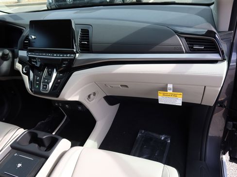 New 2026 Honda Odyssey Touring image 8