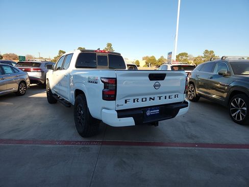 Used 2022 Nissan Frontier SV w/ Technology Package image 5