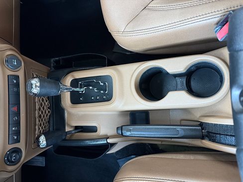 Used 2013 Jeep Wrangler Unlimited Rubicon w/ Max Tow Pkg image 13