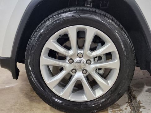 Used 2017 Jeep Grand Cherokee Limited RWD image 19