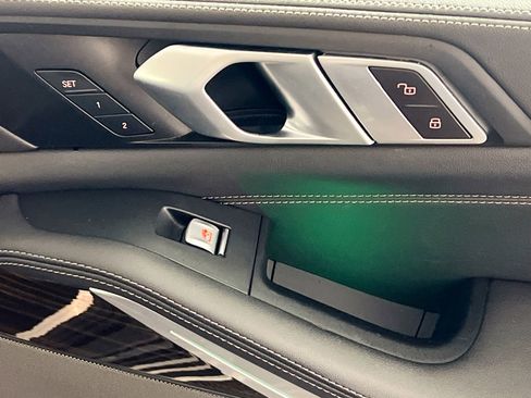 Used 2024 BMW X7 xDrive40i image 32