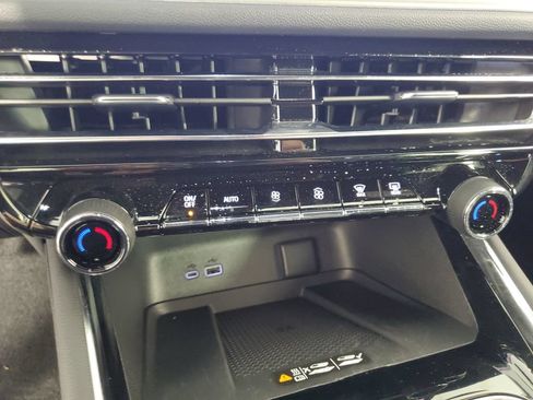 Used 2026 Chevrolet Traverse LT w/ Sun and Wheel Package FWD image 18