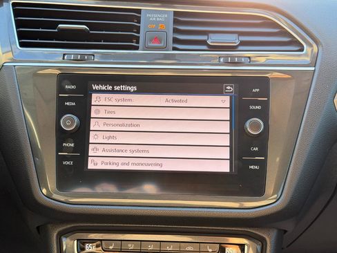 Used 2020 Volkswagen Tiguan SE w/ Panoramic Sunroof Package image 58
