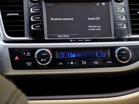 Used 2016 Toyota Highlander LE AWD/4WD image 27