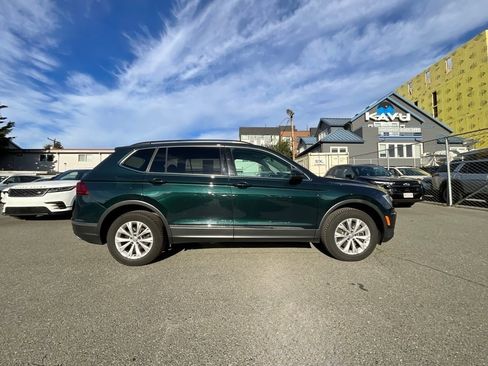 Used 2018 Volkswagen Tiguan SE w/ Panoramic Sunroof Package image 9