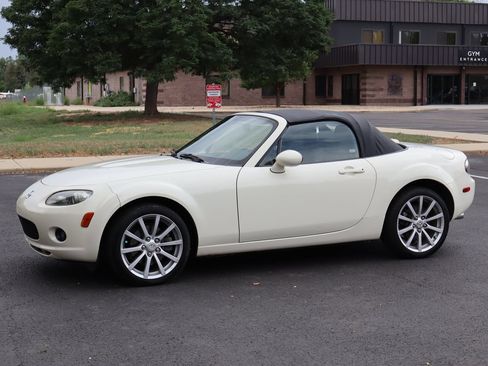 Used 2006 MAZDA MX-5 Miata Sport RWD image 10