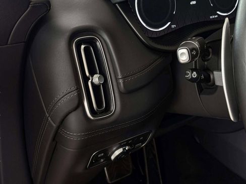 Used 2024 Aston Martin DBX image 22