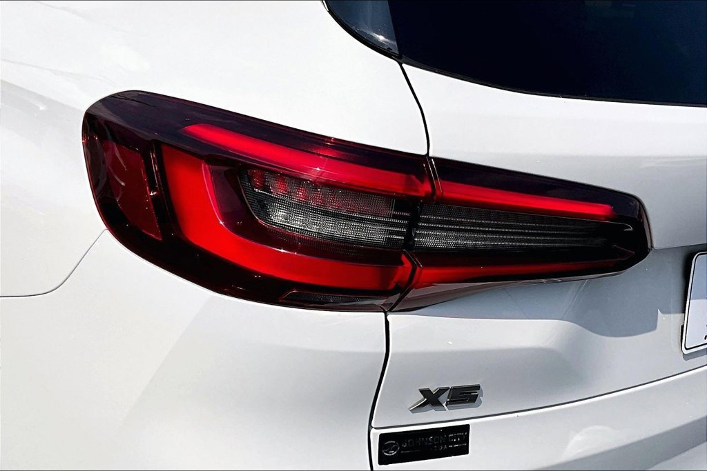 Used 2021 BMW X5 M50i AWD/4WD image 30
