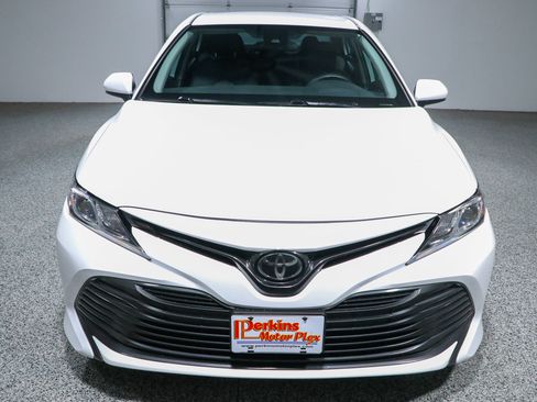 Used 2020 Toyota Camry LE FWD image 4