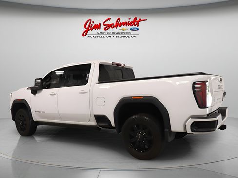 Used 2025 GMC Sierra 2500 AT4 w/ AT4 Premium Plus Package AWD/4WD image 4
