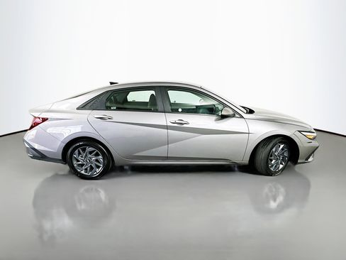 Certified 2024 Hyundai Elantra SEL image 8