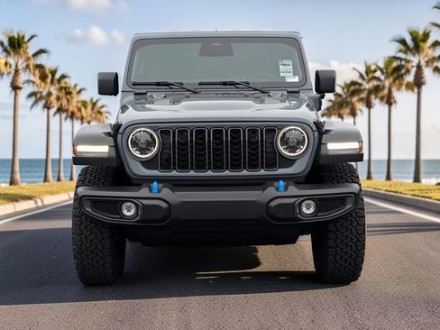 Used 2025 Jeep Wrangler Unlimited Rubicon 4xe AWD/4WD image 4