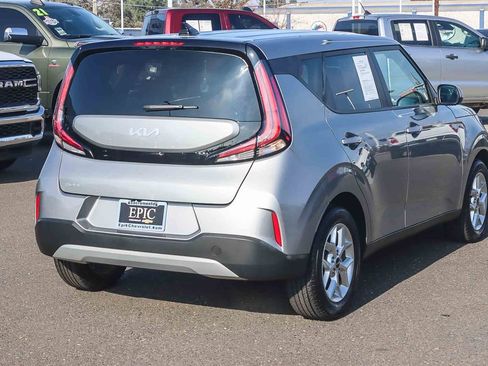 Used 2023 Kia Soul LX w/ LX Technology Package image 4