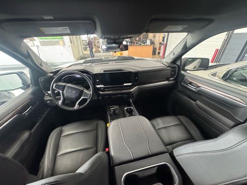 Used 2024 Chevrolet Silverado 1500 LT Trail Boss w/ Convenience Package II image 12