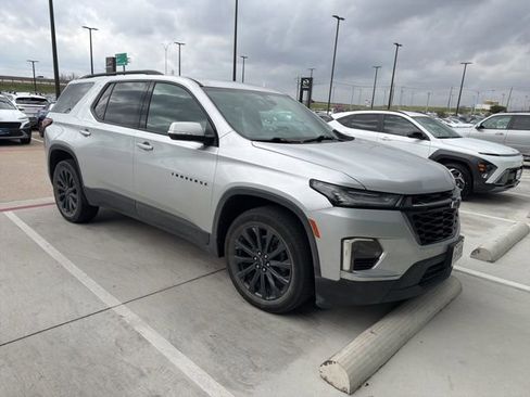 Used 2022 Chevrolet Traverse RS image 3