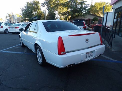 Used 2009 Cadillac DTS FWD image 4
