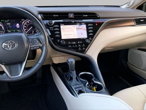 Used 2020 Toyota Camry XLE w/ Sunroof Package FWD image 7