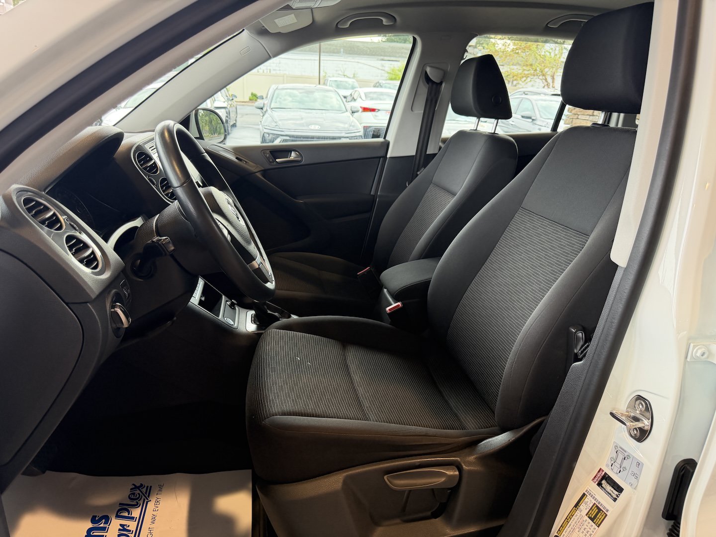 Used 2017 Volkswagen Tiguan Limited w/ Premium Package FWD image 12