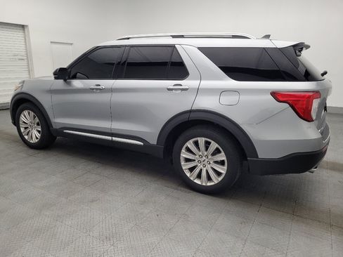 Used 2022 Ford Explorer Limited w/ Limited Technology Package RWD image 3