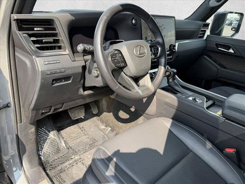 Used 2024 Lexus GX 550 w/ Accessory Package (Z1) AWD/4WD image 9
