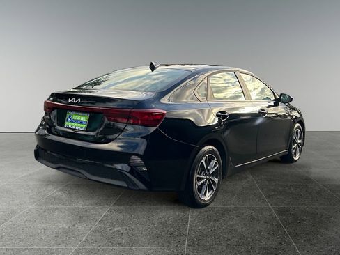 Used 2024 Kia Forte LXS image 7