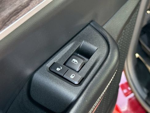 Used 2024 Jeep Grand Cherokee L Limited w/ Black Appearance Package AWD/4WD image 32
