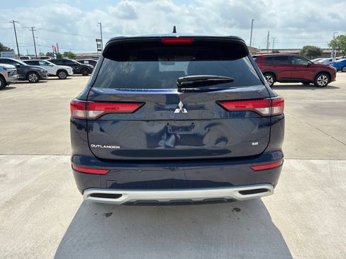 Used 2023 Mitsubishi Outlander SE FWD image 2
